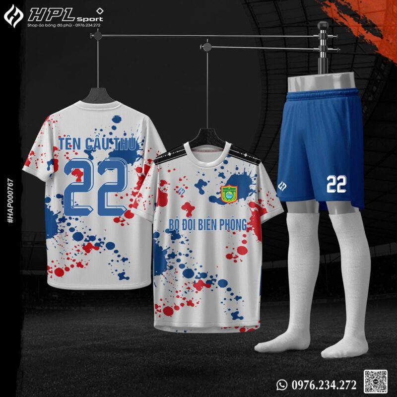 Áo thể thao trắng họa tiết splash phối quần xanh navy - BST Biên Phòng